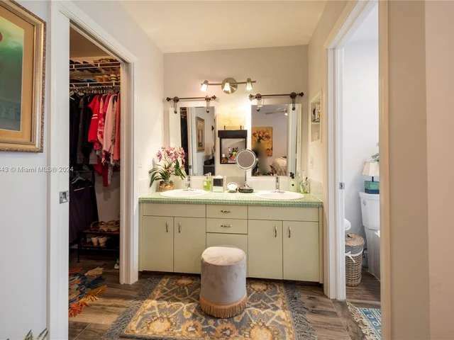 2004 Riverside Pl # 5, Wilton Manors FL 33305