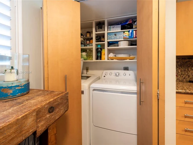 2004 Riverside Pl # 5, Wilton Manors FL 33305