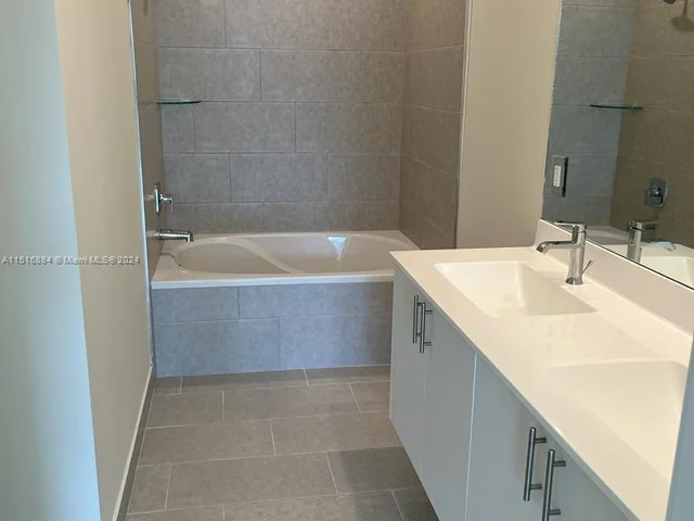 8167 NW 41st St # 309, Doral FL 33166