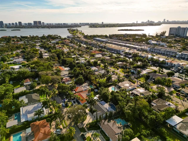 2020 Alamanda Dr # 2020, North Miami FL 33181