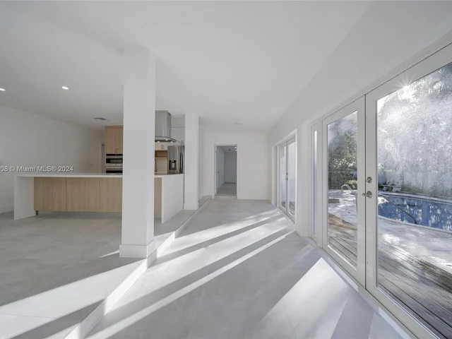 2020 Alamanda Dr # 2020, North Miami FL 33181