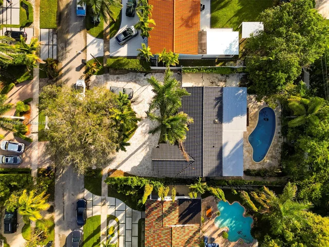 2020 Alamanda Dr # 2020, North Miami FL 33181