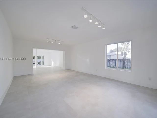 2020 Alamanda Dr # 2020, North Miami FL 33181