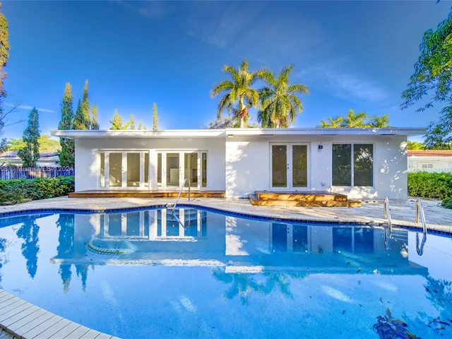 2020 Alamanda Dr # 2020, North Miami FL 33181