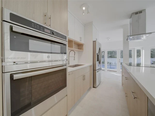 2020 Alamanda Dr # 2020, North Miami FL 33181