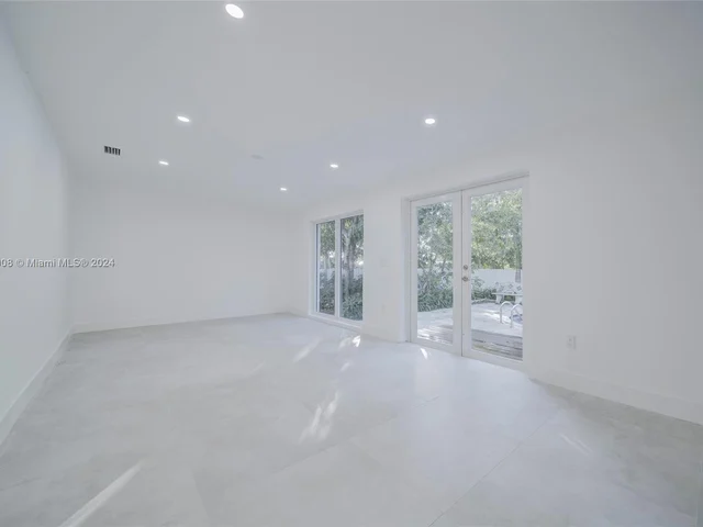 2020 Alamanda Dr # 2020, North Miami FL 33181