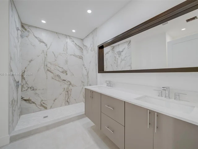 2020 Alamanda Dr # 2020, North Miami FL 33181