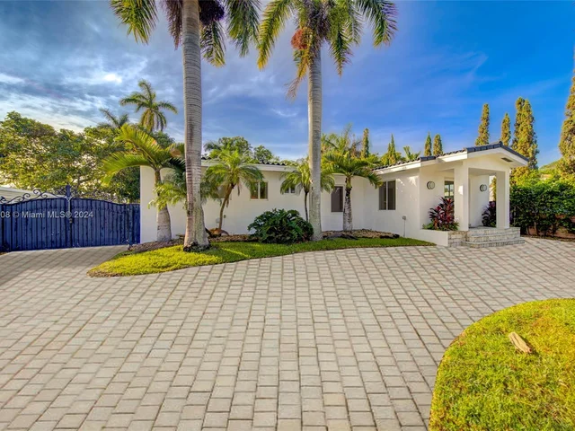 2020 Alamanda Dr # 2020, North Miami FL 33181