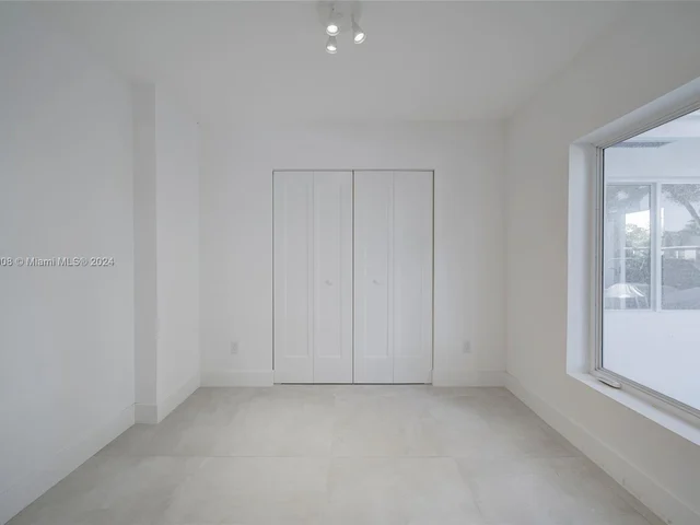 2020 Alamanda Dr # 2020, North Miami FL 33181