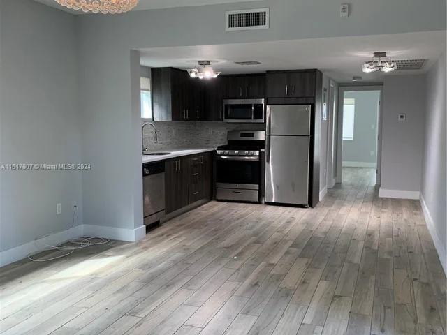 942 Lenox Ave # 19, Miami Beach FL 33139