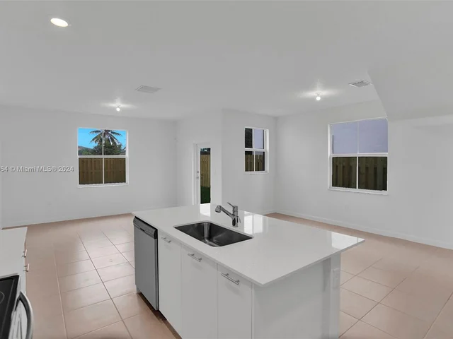 2411 NW 131 CIR, Miami FL 33167