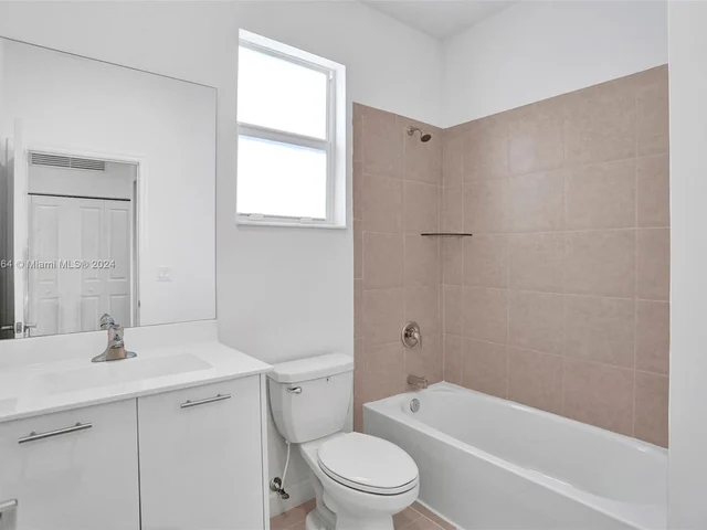 2411 NW 131 CIR, Miami FL 33167