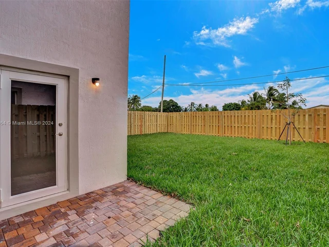 2411 NW 131 CIR, Miami FL 33167