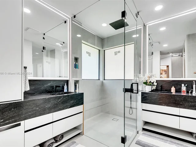 1470 Lantana Ct, Weston FL 33326