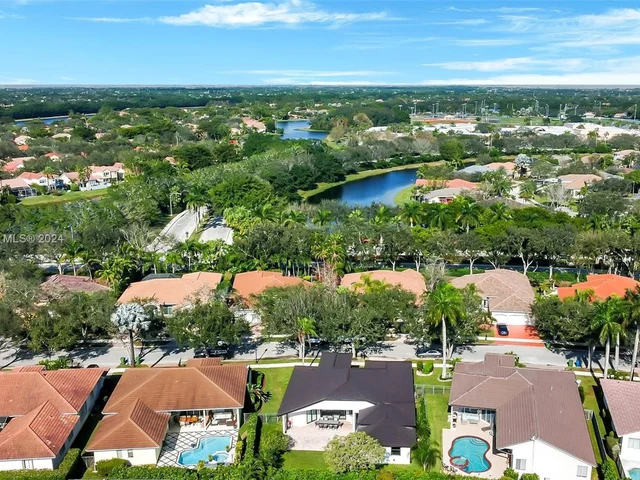 1470 Lantana Ct, Weston FL 33326