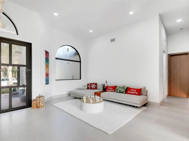 1470 Lantana Ct, Weston FL 33326