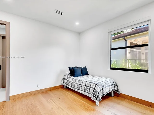 1470 Lantana Ct, Weston FL 33326