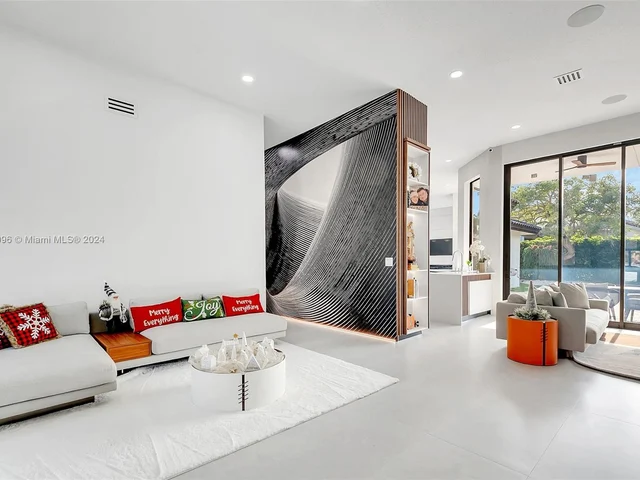 1470 Lantana Ct, Weston FL 33326