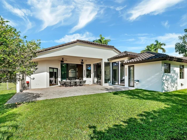 1470 Lantana Ct, Weston FL 33326