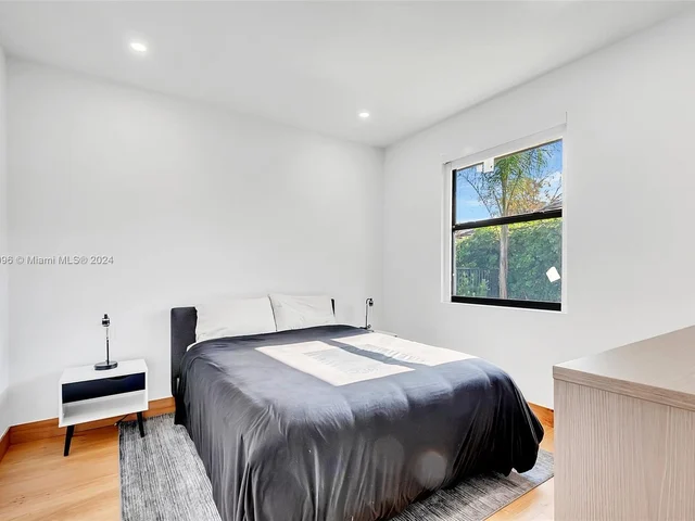 1470 Lantana Ct, Weston FL 33326