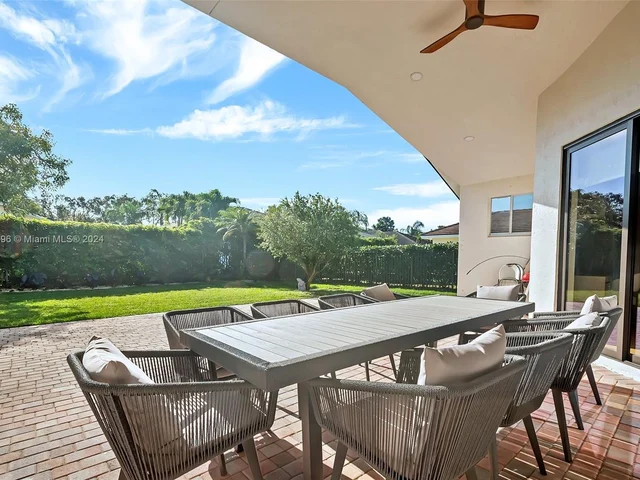 1470 Lantana Ct, Weston FL 33326