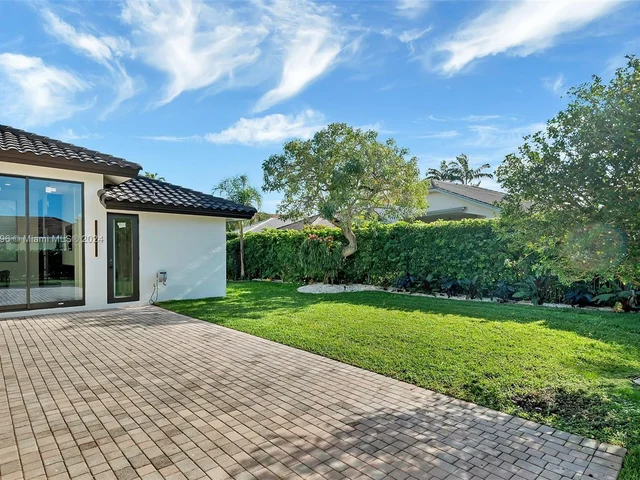 1470 Lantana Ct, Weston FL 33326