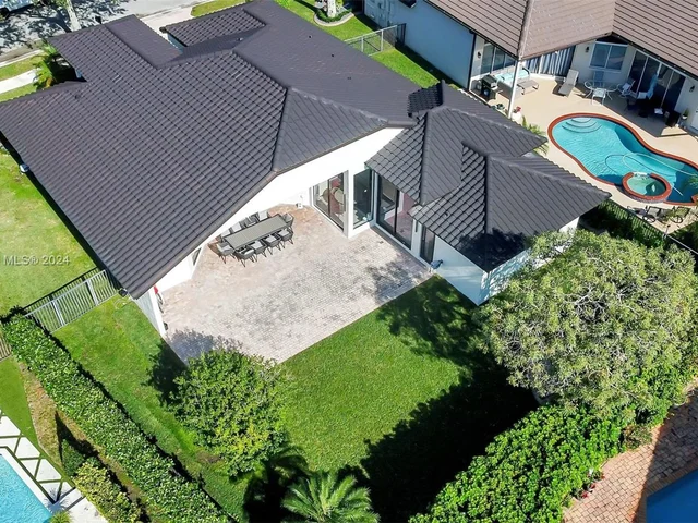 1470 Lantana Ct, Weston FL 33326