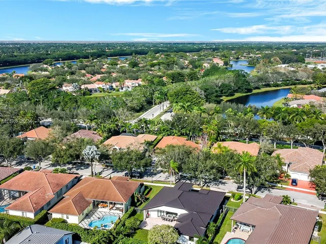 1470 Lantana Ct, Weston FL 33326