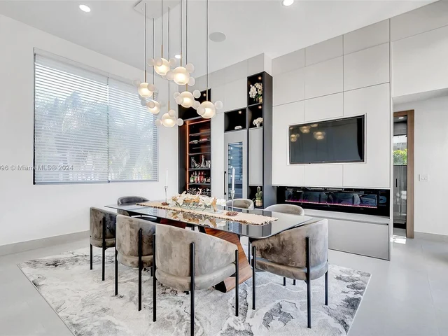 1470 Lantana Ct, Weston FL 33326