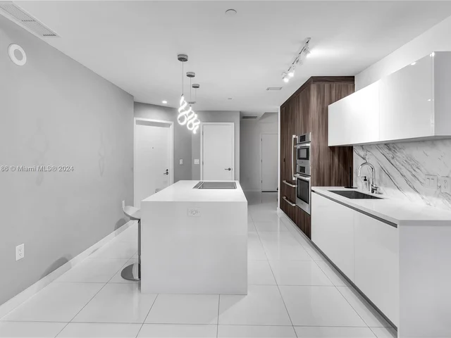 851 NE 1st Ave # 806, Miami FL 33132