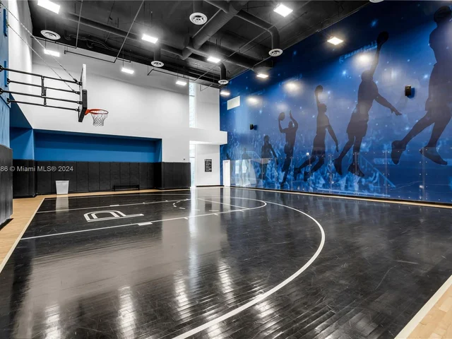 851 NE 1st Ave # 806, Miami FL 33132