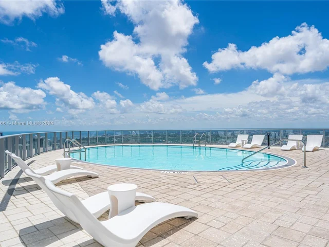 851 NE 1st Ave # 806, Miami FL 33132