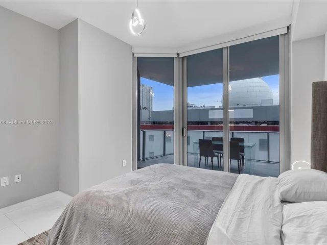 851 NE 1st Ave # 806, Miami FL 33132