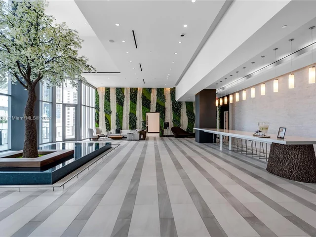 851 NE 1st Ave # 806, Miami FL 33132