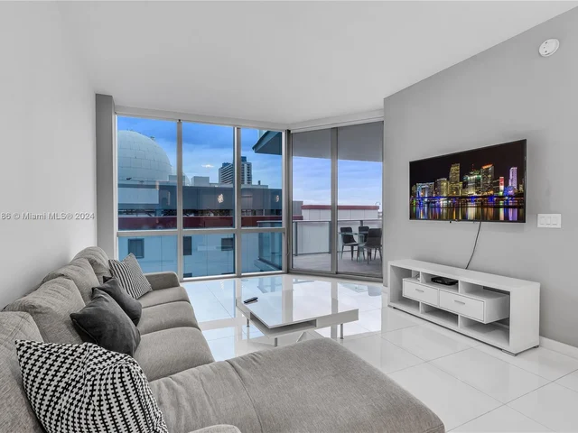 851 NE 1st Ave # 806, Miami FL 33132