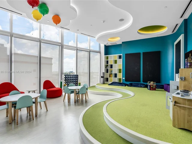 851 NE 1st Ave # 806, Miami FL 33132