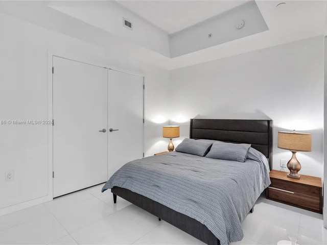 851 NE 1st Ave # 806, Miami FL 33132