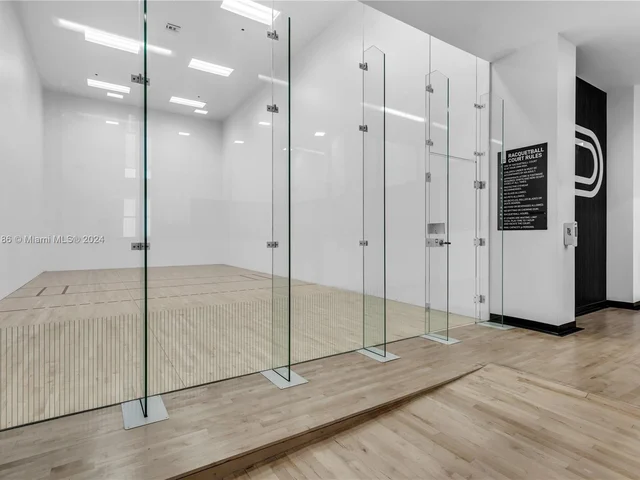 851 NE 1st Ave # 806, Miami FL 33132