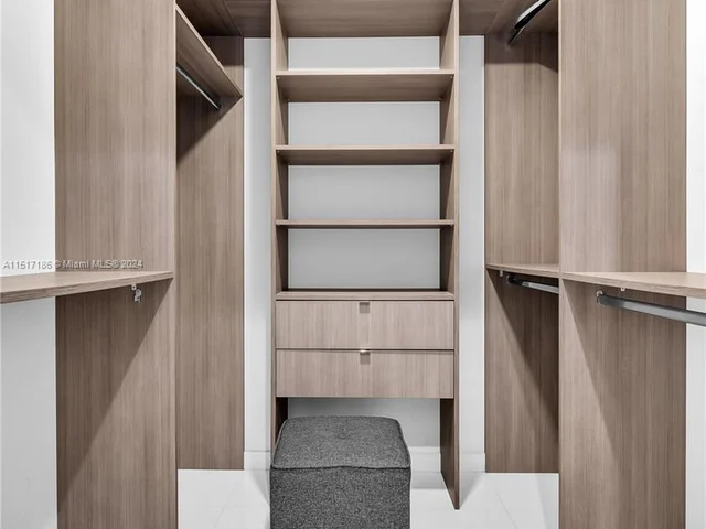 851 NE 1st Ave # 806, Miami FL 33132