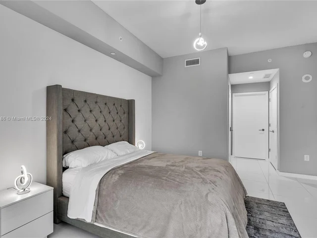 851 NE 1st Ave # 806, Miami FL 33132