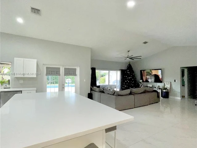4644 NW 99th Ln, Coral Springs FL 33076
