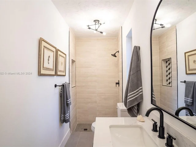 8410 NW 25th Ct, Sunrise FL 33322