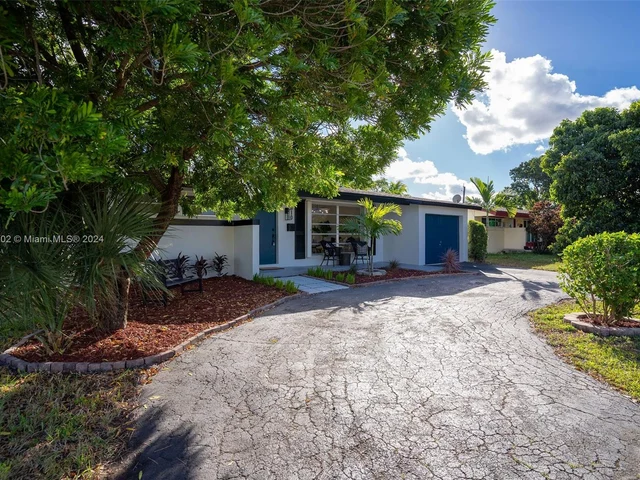 8410 NW 25th Ct, Sunrise FL 33322