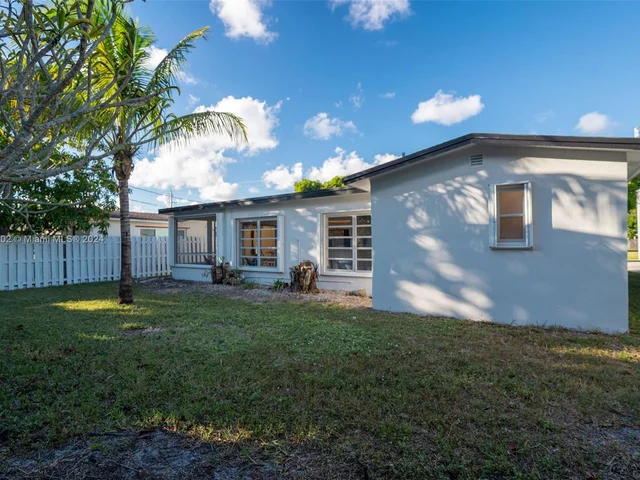 8410 NW 25th Ct, Sunrise FL 33322