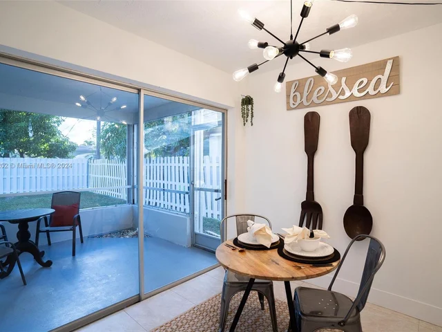 8410 NW 25th Ct, Sunrise FL 33322