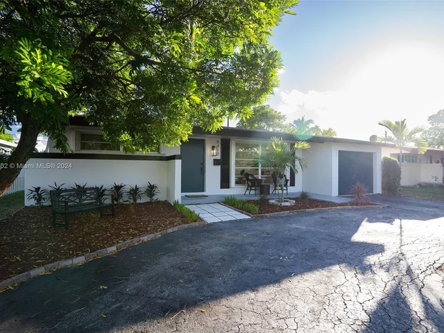 8410 NW 25th Ct, Sunrise FL 33322