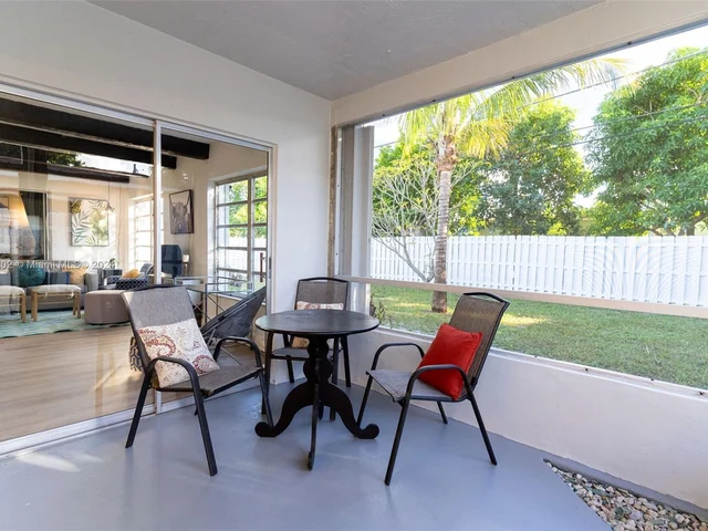 8410 NW 25th Ct, Sunrise FL 33322