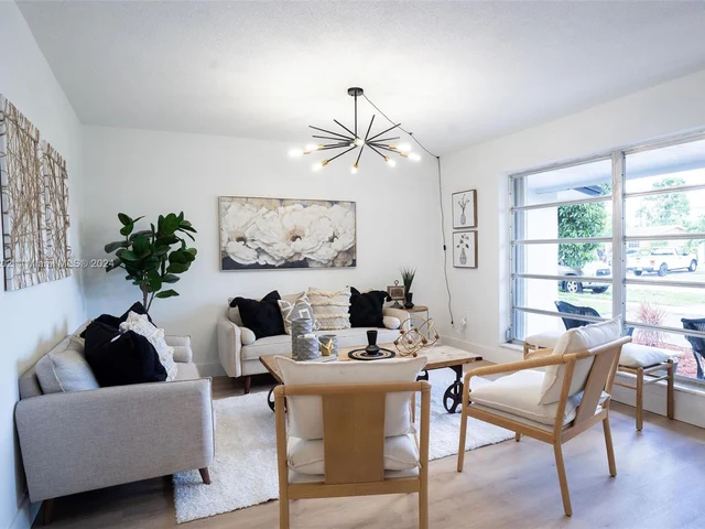 8410 NW 25th Ct, Sunrise FL 33322