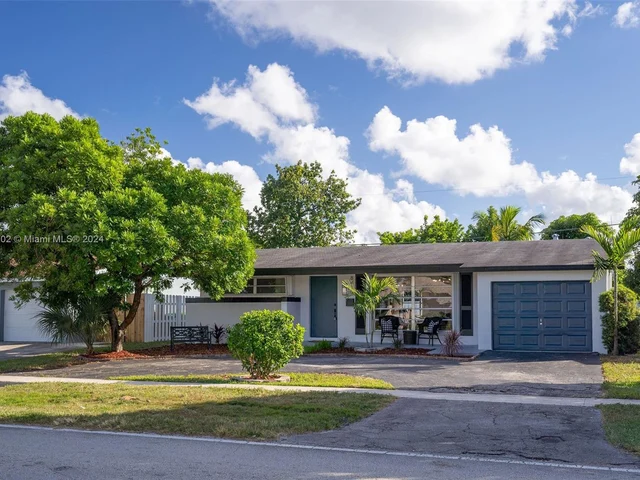 8410 NW 25th Ct, Sunrise FL 33322