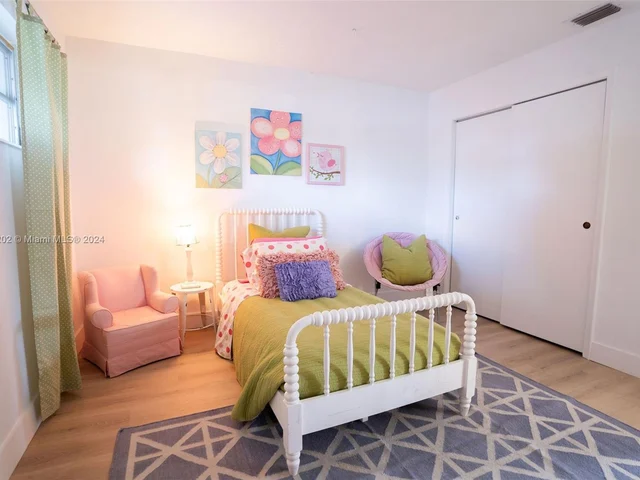 8410 NW 25th Ct, Sunrise FL 33322